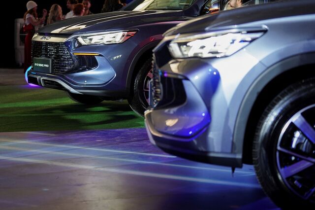 China pede a França empenho para eliminação das taxas europeias sobre elétricos chineses
