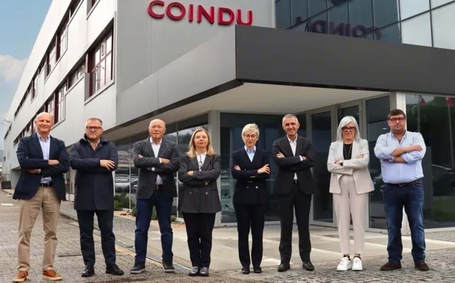 Responsáveis da Mastrotto e da Coindu - a CEO do grupo italiano, Chiara Mastrotto (quarta a contar da direita), ladeada por António Cândido, CEO da Coindu.