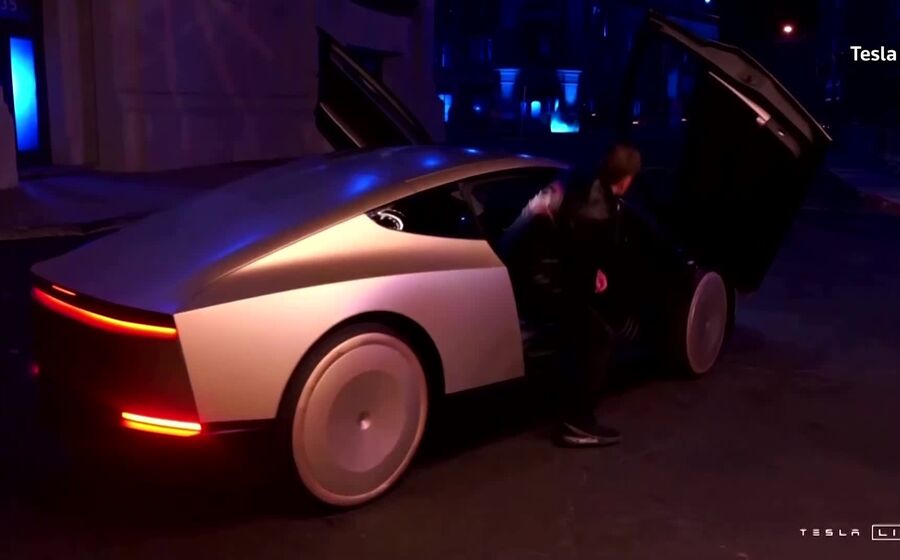 CofinaEditor_2024-10-11_12_24_46ElonMuskunveilsTeslaCybercabasfocusshiftstorobocarsREUTERS.mp40.jpeg