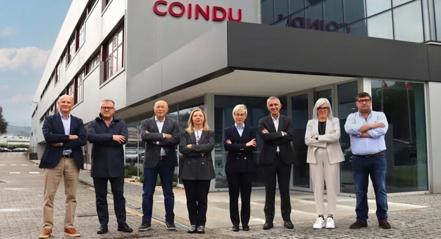 Responsáveis da Mastrotto e da Coindu - a CEO do grupo italiano, Chiara Mastrotto (quarta a contar da direita), ladeada por António Cândido, CEO da Coindu.