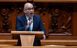 Miguel Pinto Luz esteve numa audição no Parlamento e foi confrontado com as medidas para a habitação. 