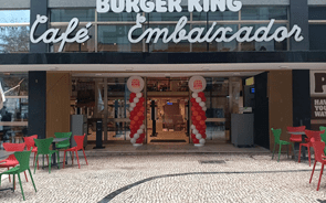 Antigo Banco Pinto Leite que foi Café Embaixador é agora trono de hambúrgueres 