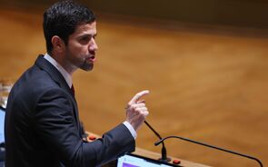 'Oposição condicionou OE em mais de mil milhões de euros', acusa Hugo Carneiro