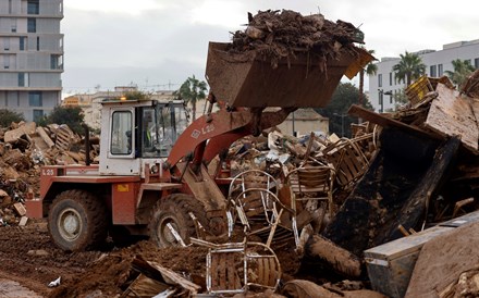 Valência fecha acesso a 10 localidades num dia em que se espera mais chuva