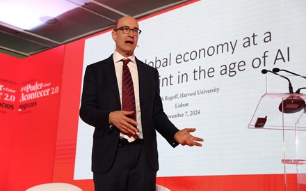 Kenneth Rogoff: “Gostava que houvesse um botão de pausa” na inteligência artificial