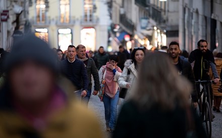 85% das famílias  paga contas a horas