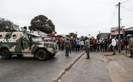 Manifestantes impedem circulação na maior fronteira moçambicana