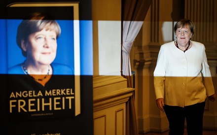 Angela Merkel continua a defender a sua política face à Rússia e à Ucrânia