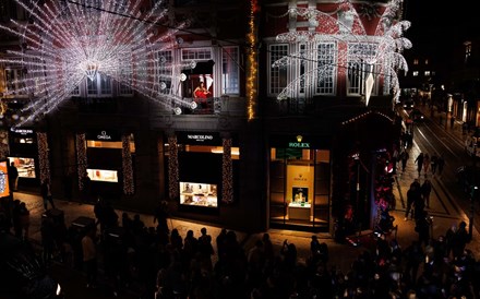 A Marcolino Relojoeiro inaugurou as iluminações de Natal com música e glamour. 