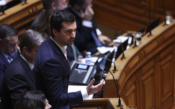 Ex-deputado liberal Bernardo Blanco senta-se na administração da neerlandesa Paybyrd