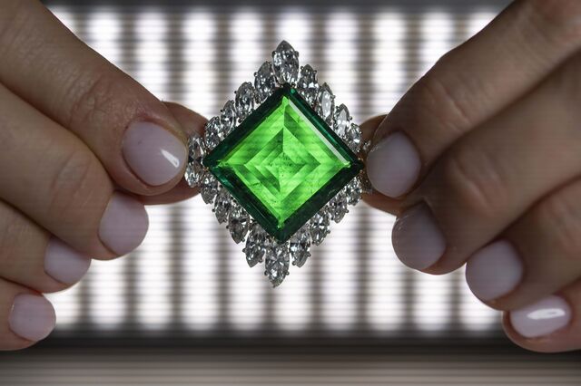'Esmeralda Aga Khan' atinge valor recorde de 8,3 milhões de euros em leilão na Christie's