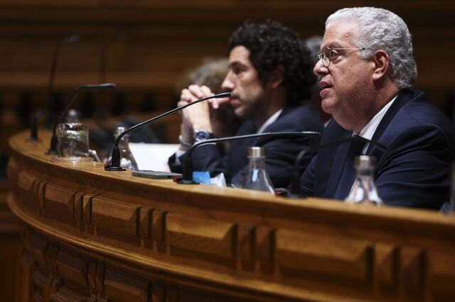 Ministro da Economia admite ser 'muito ambicioso' reaver dinheiro da intervenção na Efacec