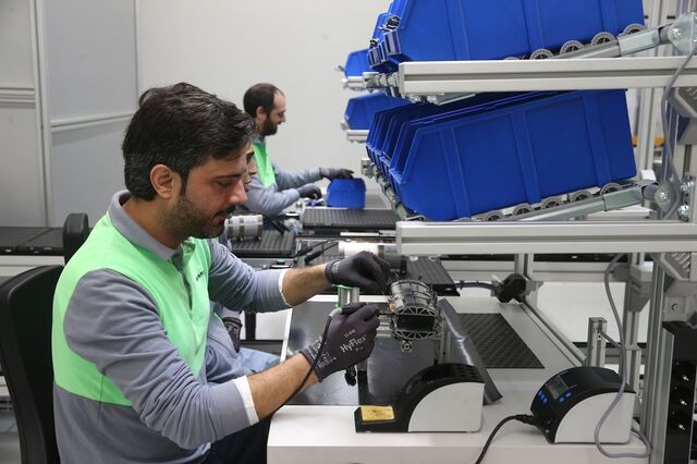 Indústria da Zona Euro fecha 2024 em contração. Espanha e Grécia em contraciclo