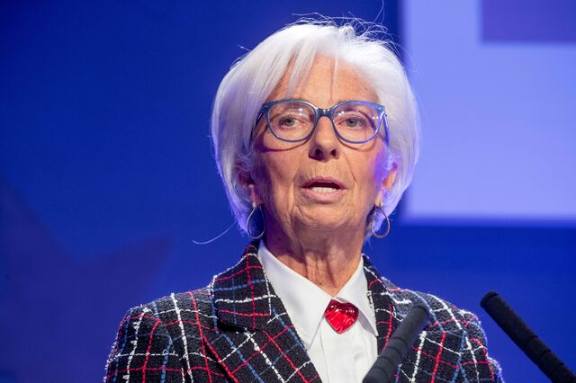Lagarde vê riscos para a inflação numa guerra de tarifas com os EUA