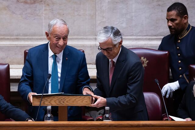 Marcelo defende que 'não existe contradição' em evocar o 25 de Novembro e o 25 de Abril