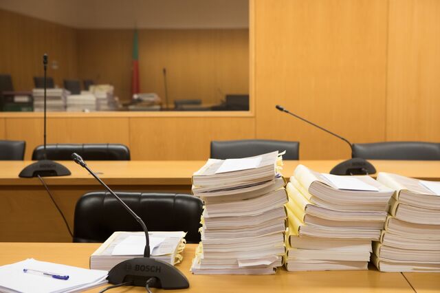 IA aumenta eficiência dos tribunais mas não pode substituir “juiz humano”