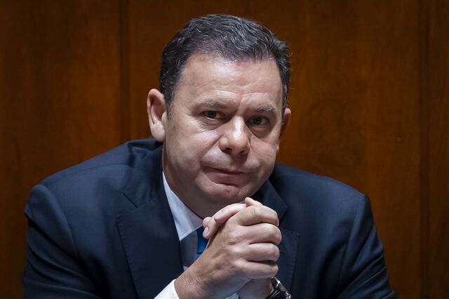 21 personalidades acusam Governo e Montenegro de 'ataque ao Estado social e de direito'