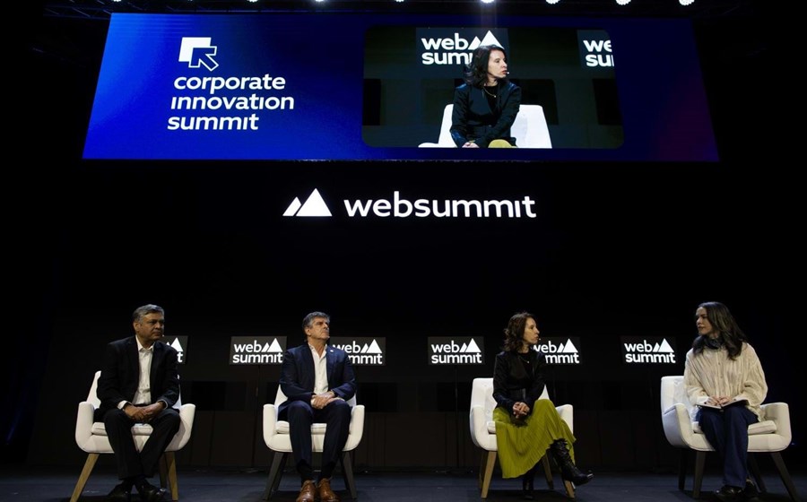  Painel da Web Summit com CTO da Nagarro (Kanchan Ray), CTO da MEO (José Pedro Nascimento), vice-presidente da Bosch (Fedra Ribeiro) 