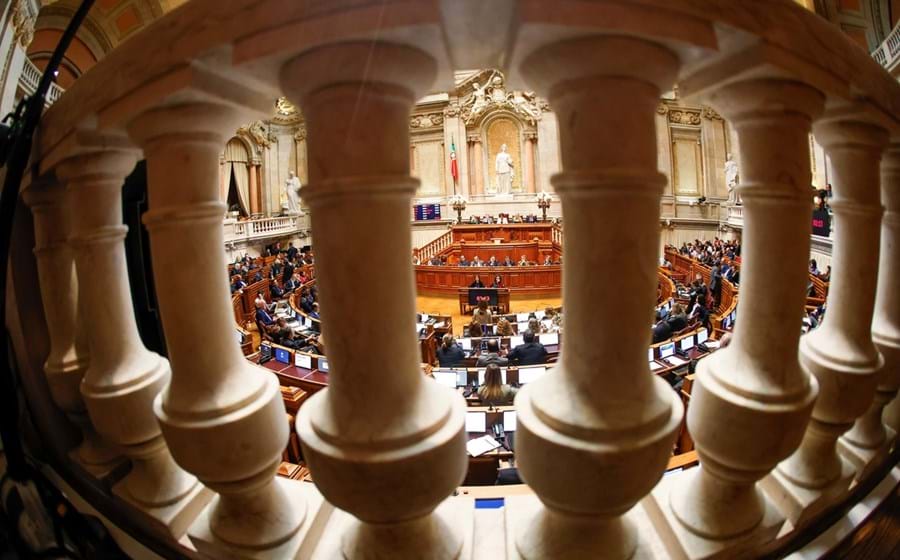 A proposta de autorização legislativa é discutida esta segunda-feira com os sindicatos, mas são os deputados que decidem se aprovam o artigo.