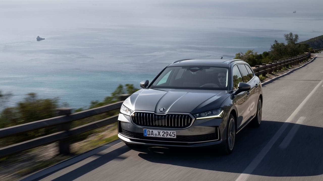 O Skoda Superb é um dos modelos da marca que está a fazer a transição inteligente