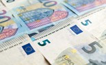 Euro perto de máximos de cinco meses. Dólar estabiliza