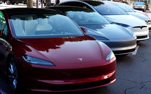 Tesla chama à oficina quase 700 mil automóveis nos EUA