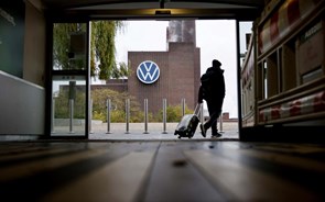 Gestores da Volkswagen com corte salarial de 10% para fazer face à crise