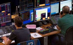 Europa com pior sessão desde abril pressionada por tarifas. Ouro acelera e dólar cai