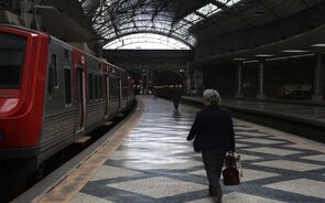 transportes comboios ferrovia