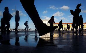 Rendimento das famílias trava a fundo no início do ano