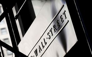 Wall Street negoceia em máximos. Nike dispara mais de 15%