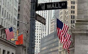 Wall Street fecha com ganhos moderados apesar de tarifas 