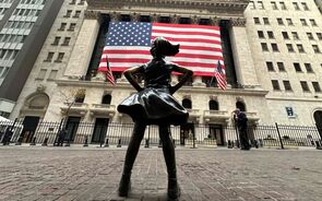 Wall Street cede e afasta-se de recordes. Trump continua a ofensiva comercial