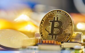 Bitcoin ganha 4% e atinge recorde acima dos 118 mil dólares