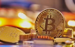 Bitcoin entra no top cinco de ativos globais. Já vale mais do que a Google