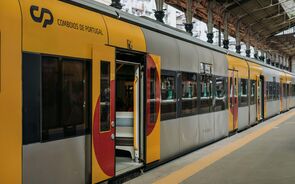 comboio ferrovia carris estação