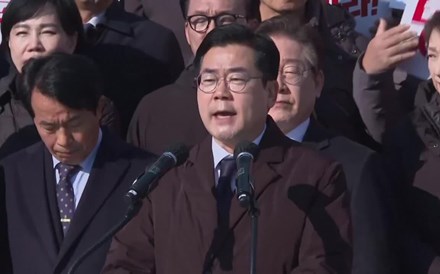 Oposição apresenta moção de destituição do Presidente da Coreia do Sul