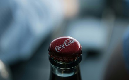 Coca-Cola recua nos objetivos para embalagens sustentáveis 