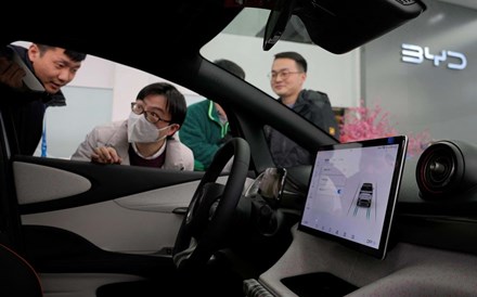 'Eles querem eletrificar tudo'. Carros elétricos vão ser os mais vendidos na China em 2025