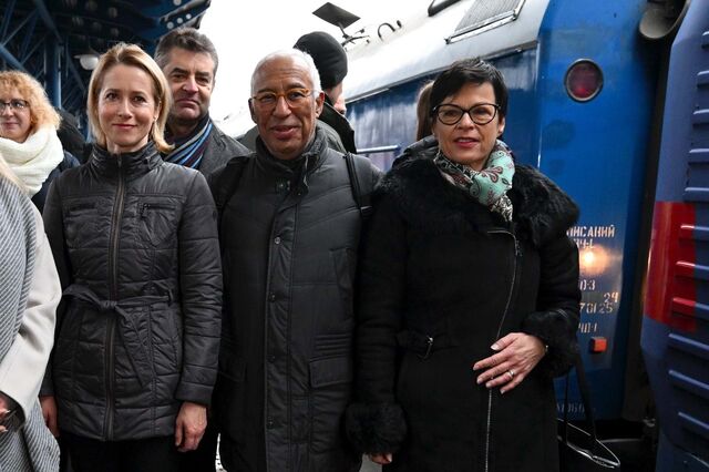 Costa passa o dia em Kiev e promete 'futuro comum' na UE
