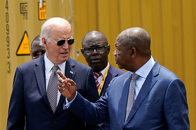 Biden testemunha chegada ao Porto do Lobito de comboio com cobre destinado aos EUA