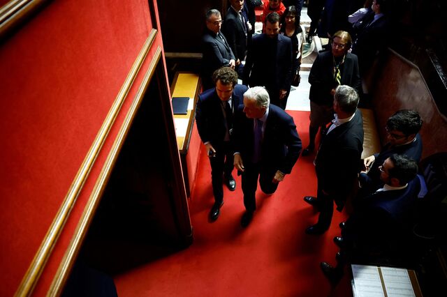 Governo de Barnier cai ao fim de 91 dias