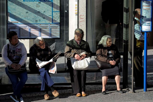 Associações recebem queixas de pessoas que estão a sofrer cortes em apoios sociais