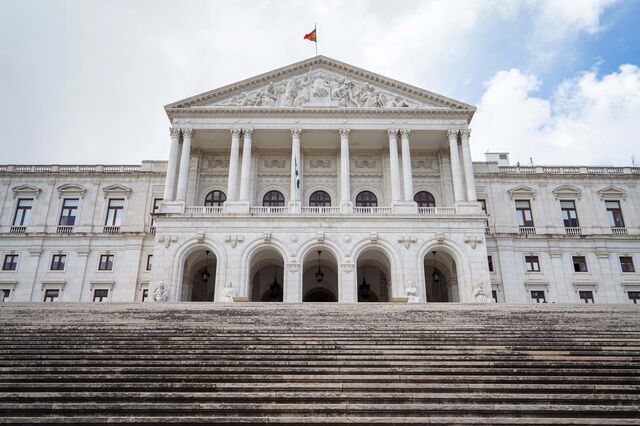 PS quer SNS e autarquias cumpridoras excluídas de novas restrições na despesa