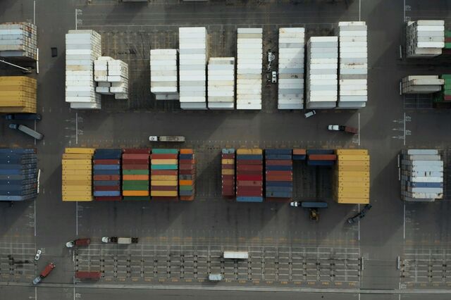 Excedente comercial externo da Zona Euro cai para os 6,8 mil milhões em outubro