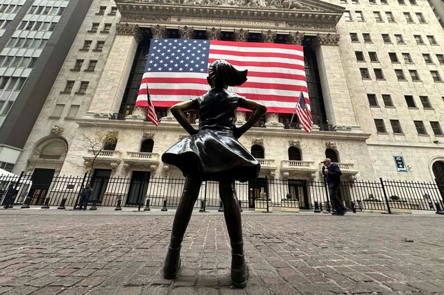 Wall Street cede e afasta-se de recordes. Trump continua a ofensiva comercial