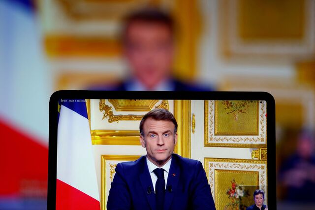 Macron promete novo primeiro-ministro 'nos próximos dias' que represente todas as forças