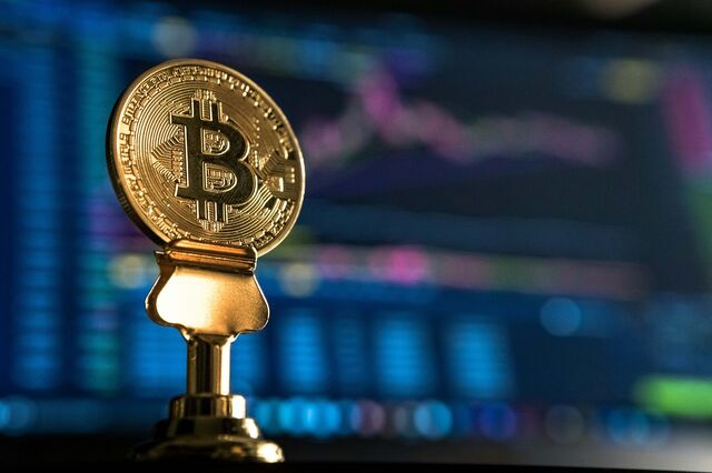Volatilidade nas cripto não afasta investidores. Financiamento acelera