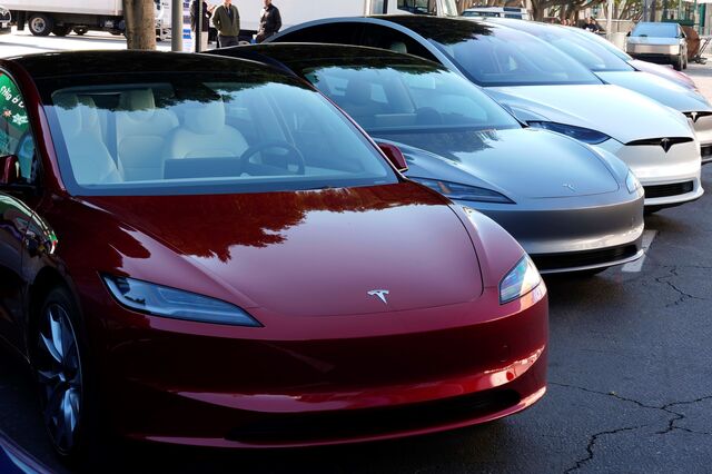 Tesla chama à oficina quase 700 mil automóveis nos EUA