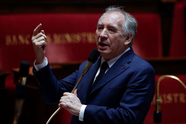 Crise política cria stress na dívida e na bolsa francesas. Governo afasta resgate